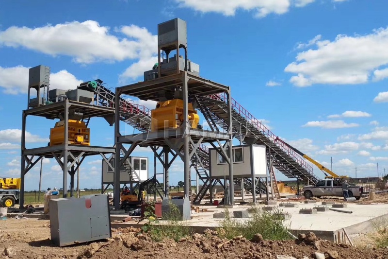 Planta de concreto dry mix cargando camiones hormigonera